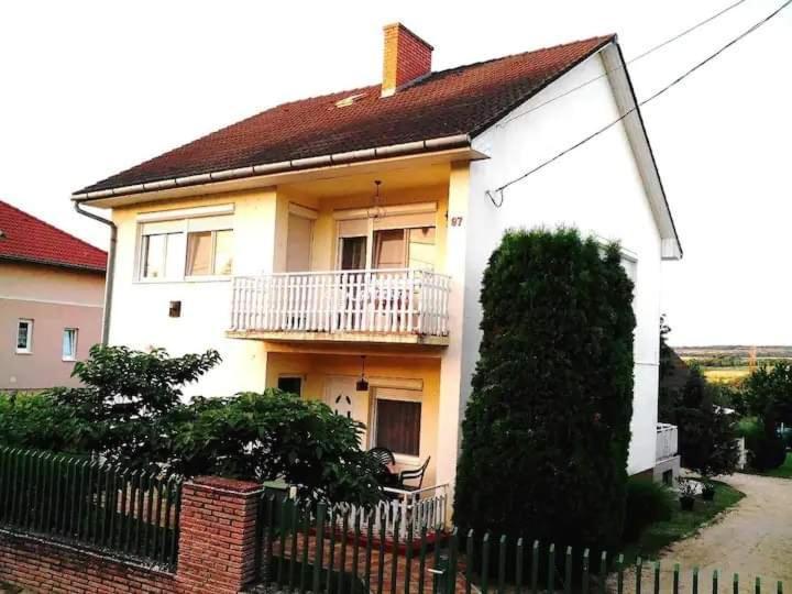Legkondicionalt, Erkelyes Szoba, Privat Fuerdovel A Balatonon Kőröshegy المظهر الخارجي الصورة