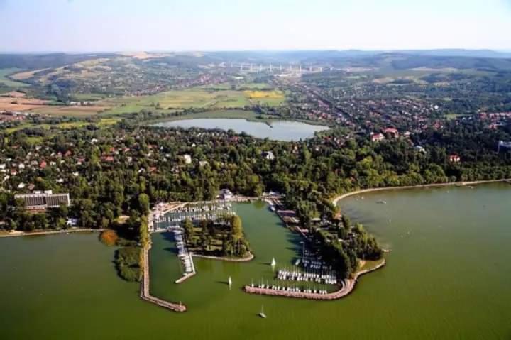 Legkondicionalt, Erkelyes Szoba, Privat Fuerdovel A Balatonon Kőröshegy المظهر الخارجي الصورة